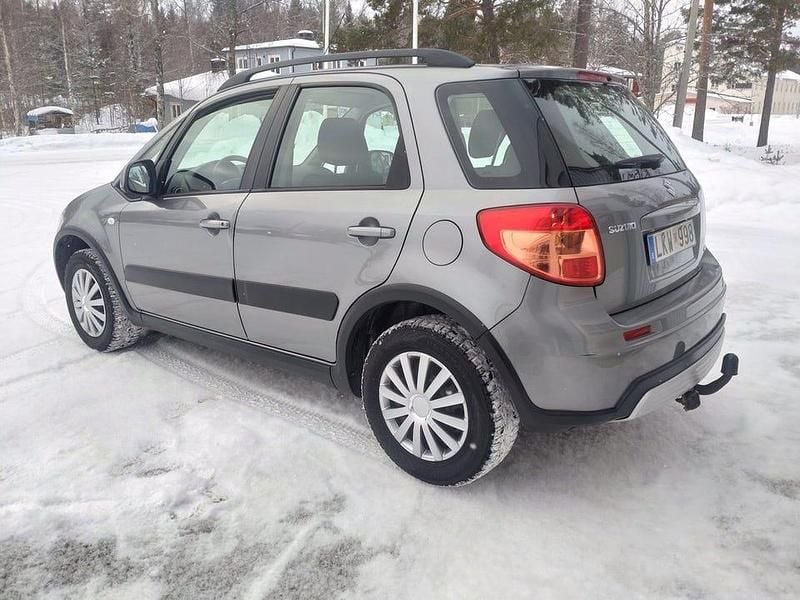 Begagnad Suzuki SX4 107 HK (78 kW) 2008 Grå Kombi
