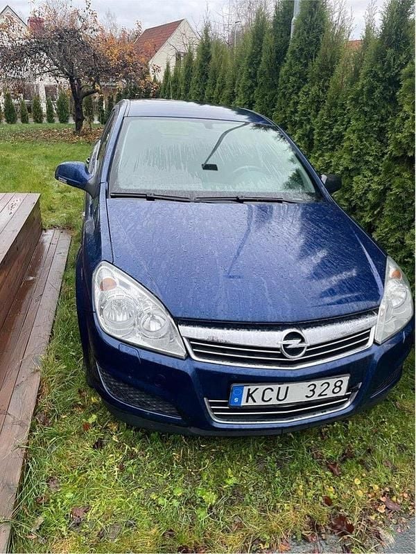Blå Begagnad 2010 Opel Astra Halvkombi | 24 500 kr (Bra pris) - Bild 1/3