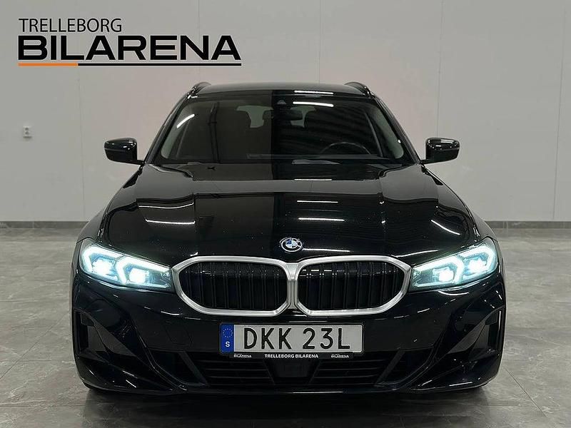 Begagnad BMW 330e 184 HK (135 kW) 2022 Svart Kombi