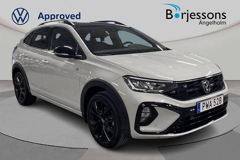 Grå Begagnad 2024 VW Taigo R-line SUV | 274 000 kr (Marknadspris) - Bild 1/4