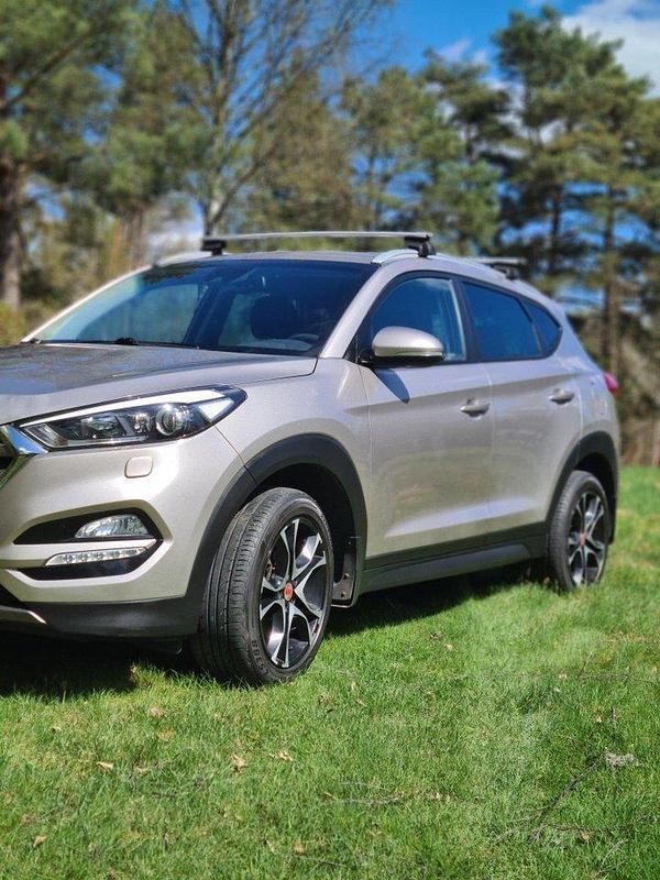 Brun Begagnad 2017 Hyundai Tucson SUV | 105 000 kr (Lite dyr) - Bild 1/4