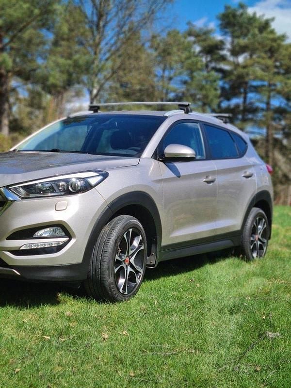 Brun Begagnad 2017 Hyundai Tucson SUV | 105 000 kr (Marknadspris) - Bild 1/4