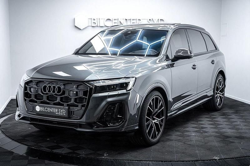 Grå Begagnad 2024 Audi Q7 S-Line SUV | 949 900 kr - Bild 1/4