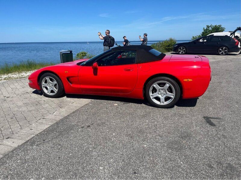 Röd Begagnad 2000 Chevrolet Corvette Cab | 279 000 kr (Marknadspris) - Bild 1/4
