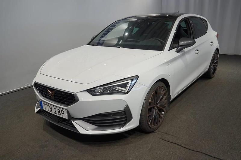 Begagnad Cupra Leon VZ2 248 HK (182 kW) 2022 Vit Halvkombi