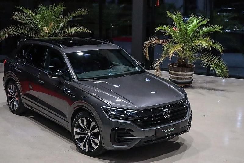 Grå Begagnad 2022 VW Touareg R-line SUV | 468 000 kr (Marknadspris) - Bild 1/4