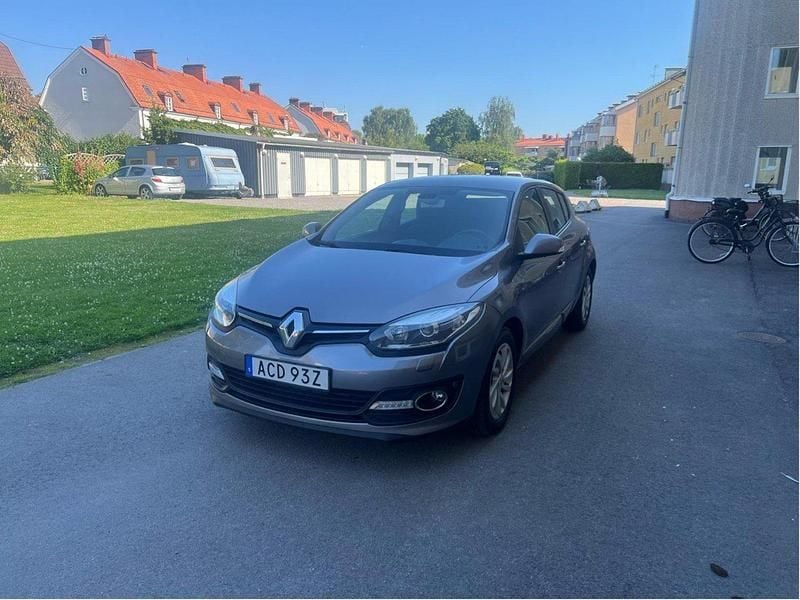 Grå Begagnad 2014 Renault Mégane III Halvkombi | 48 500 kr (Bra pris) - Bild 1/4