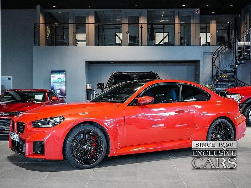 Röd Begagnad 2024 BMW M2 Shadowline Sportkupé | 759 000 kr (Marknadspris) - Bild 1/4
