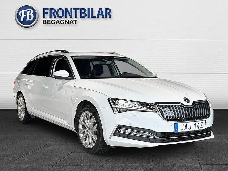 Vit Begagnad 2023 Skoda Superb Kombi | 304 900 kr (Bra pris) - Bild 1/3