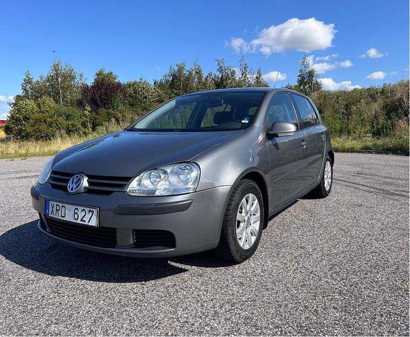 Grå Begagnad 2006 VW Golf V Halvkombi | 29 900 kr (Lite dyr) - Bild 1/4