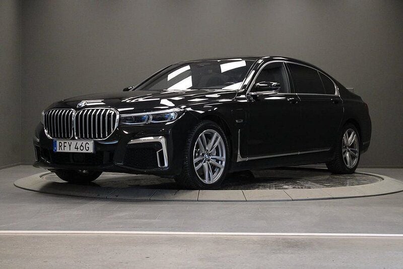 Svart (black sapphire metallic) Begagnad 2021 BMW 745 Executive Sedan | 769 000 kr - Bild 1/4
