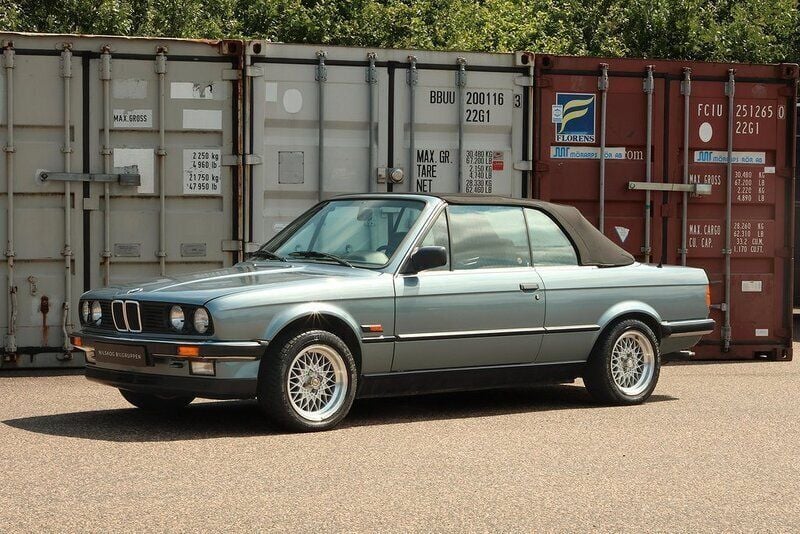 Ljusblå Begagnad 1987 BMW 325 Cabriolet Cab | 249 900 kr - Bild 1/4
