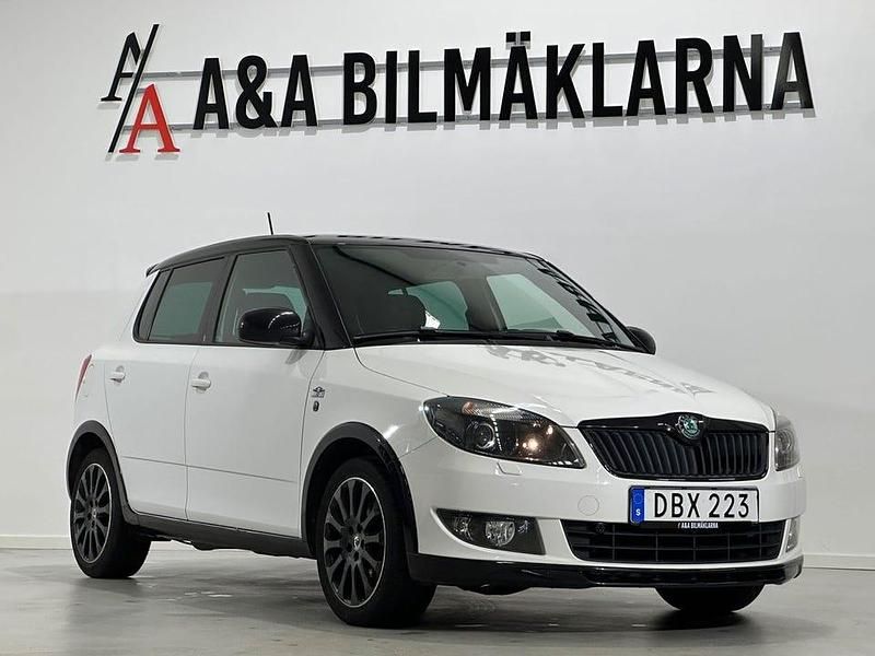 Vit Begagnad 2012 Skoda Fabia Monte Carlo Halvkombi | 79 900 kr (Dyr) - Bild 1/4