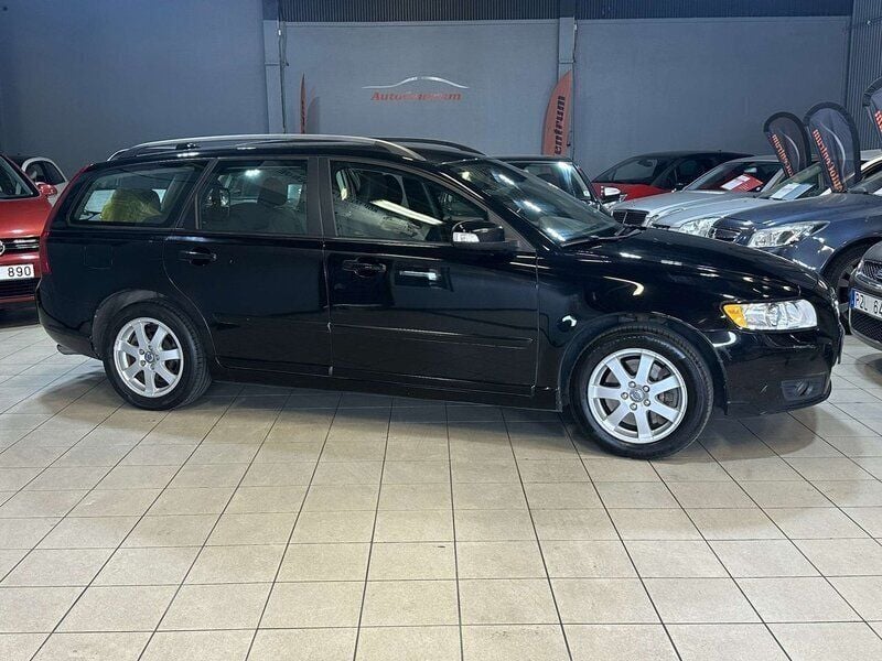 Svart Begagnad 2008 Volvo V50 Momentum Kombi | 44 900 kr (Marknadspris) - Bild 1/4