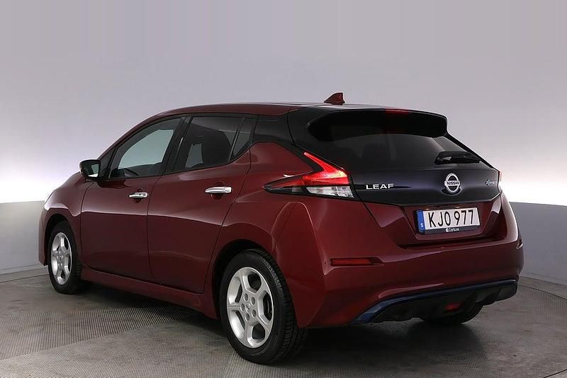 Begagnad Nissan Leaf 360º 110 kW (150 HK) 2021 Röd Halvkombi