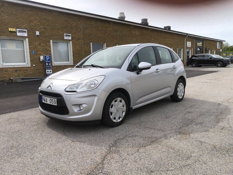 Silver Begagnad 2012 Citroën C3 Halvkombi | 59 800 kr (Marknadspris) - Bild 1/4