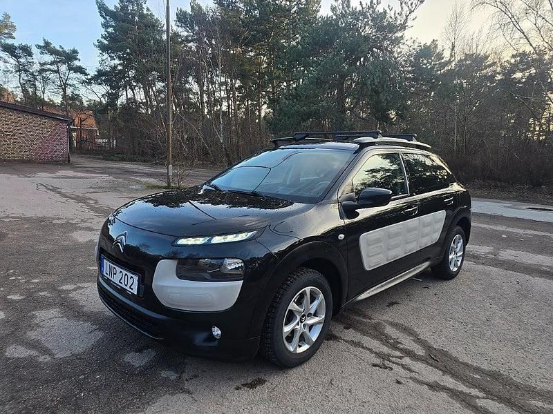 Begagnad Citroën C4 Cactus PureTech 82 HK (60 kW) 2014 Svart Halvkombi
