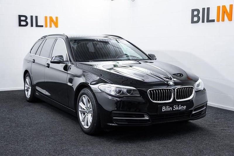 Svart Begagnad 2016 BMW 520 Kombi | 153 900 kr (Marknadspris) - Bild 1/4