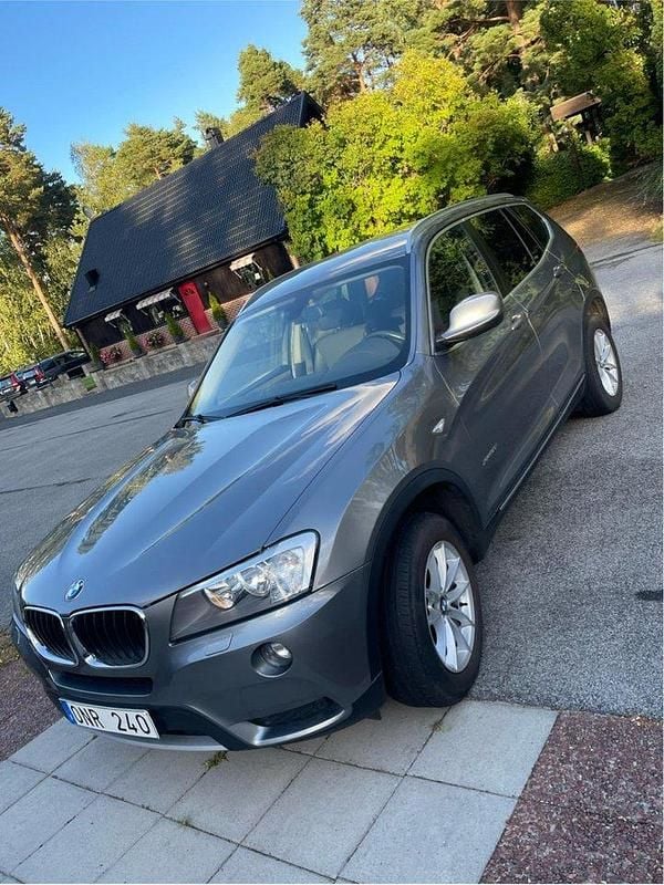 Grå Begagnad 2013 BMW X3 SUV | 128 000 kr (Bra pris) - Bild 1/4