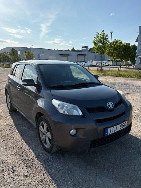 Grå Begagnad 2009 Toyota Urban Cruiser SUV | 45 000 kr (Marknadspris) - Bild 1/4