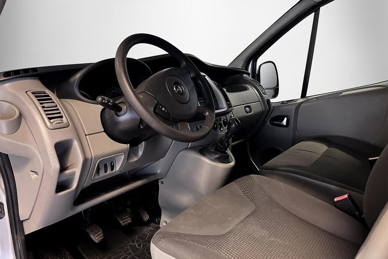 Begagnad Opel Vivaro 116 HK (85 kW) 2011 Grå Minibuss