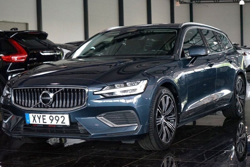 Mörkblå (blå) Begagnad 2020 Volvo V60 Inscription Kombi | 244 500 kr (Superpris) - Bild 1/4