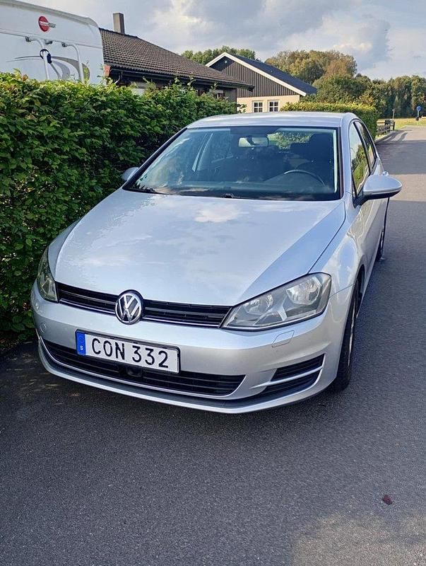 Silver Begagnad 2013 VW Golf VII Halvkombi | 89 000 kr (Marknadspris) - Bild 1/4