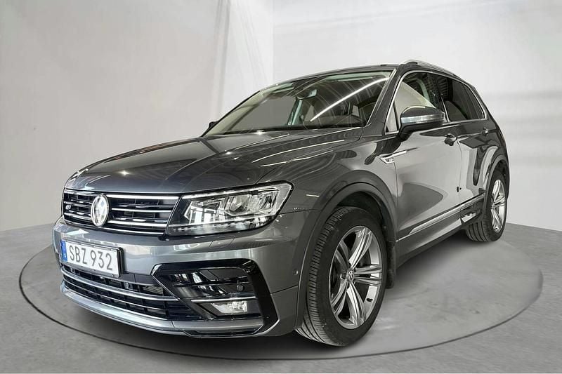 Grå Begagnad 2019 VW Tiguan R-line SUV | 284 800 kr (Bra pris) - Bild 1/4