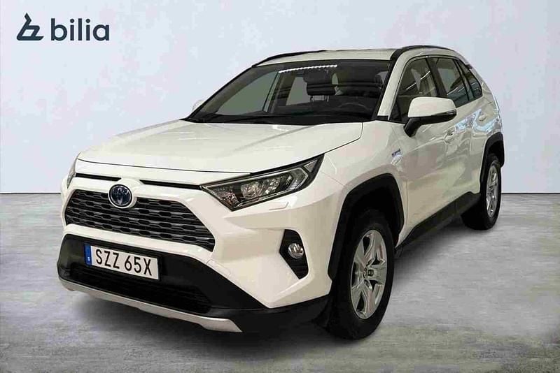 Vit Begagnad 2021 Toyota RAV4 Hybrid Active SUV | 339 900 kr (Marknadspris) - Bild 1/1