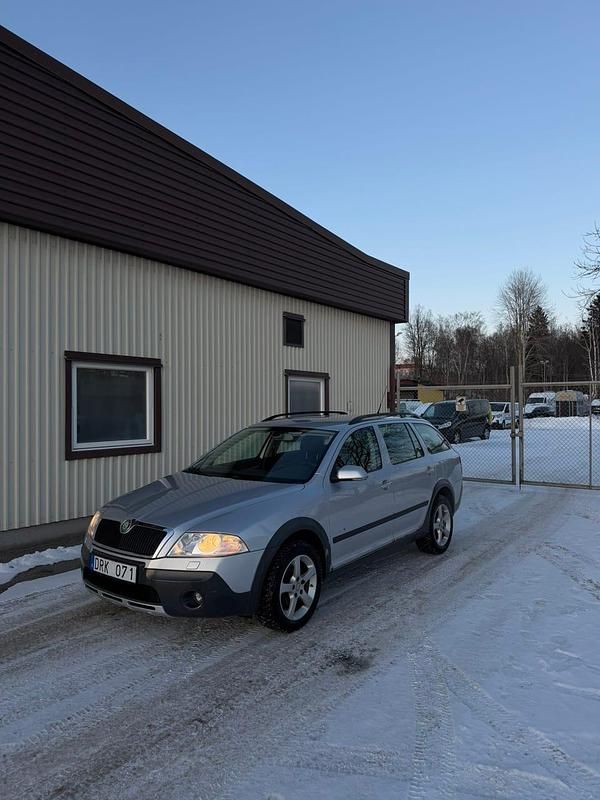 Begagnad Skoda Octavia Scout 150 HK (110 kW) 2008 Kombi