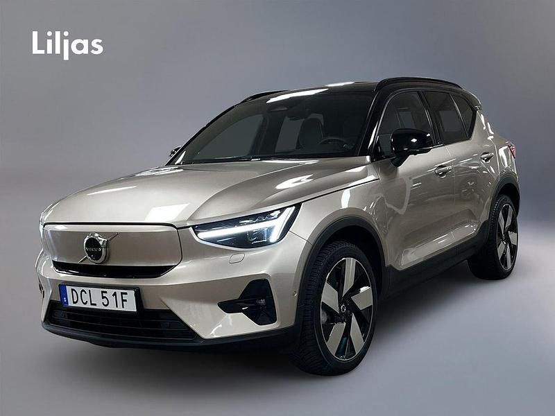 Ljusgrå (grå) Begagnad 2024 Volvo XC40 Ultimate SUV | 445 000 kr (Marknadspris) - Bild 1/3