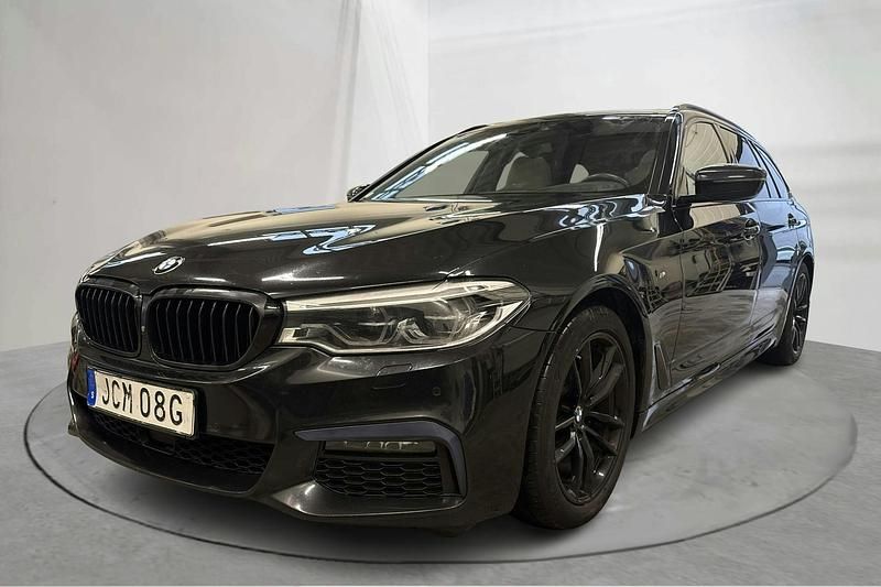 Svart Begagnad 2019 BMW 520 Shadowline Kombi | 229 000 kr (Marknadspris) - Bild 1/4