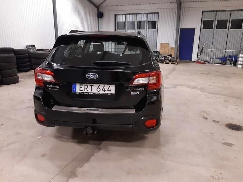 Begagnad Subaru Outback 150 HK (110 kW) 2015 Svart Kombi