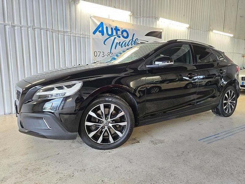 Svart Begagnad 2019 Volvo V40 CC Momentum Kombi | 187 900 kr (Marknadspris) - Bild 1/4