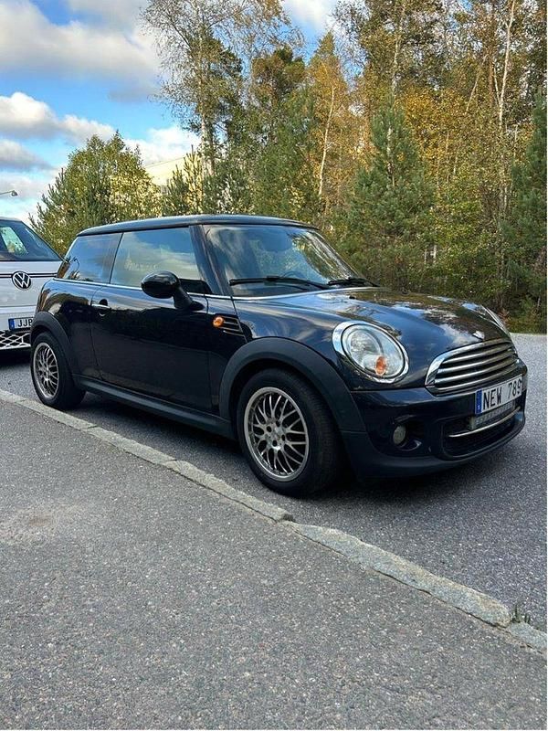 Blå Begagnad 2013 Mini Cooper D Halvkombi | 60 000 kr (Bra pris) - Bild 1/4