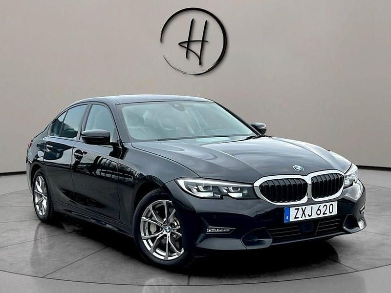 Svart Begagnad 2021 BMW 330 Sedan | 269 900 kr - Bild 1/4