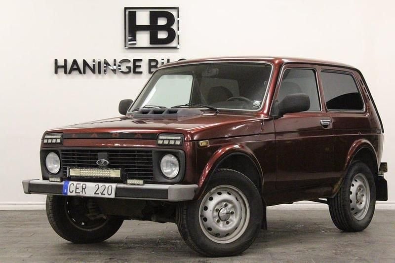 Begagnad Lada niva 83 HK (61 kW) 2010 Grön SUV