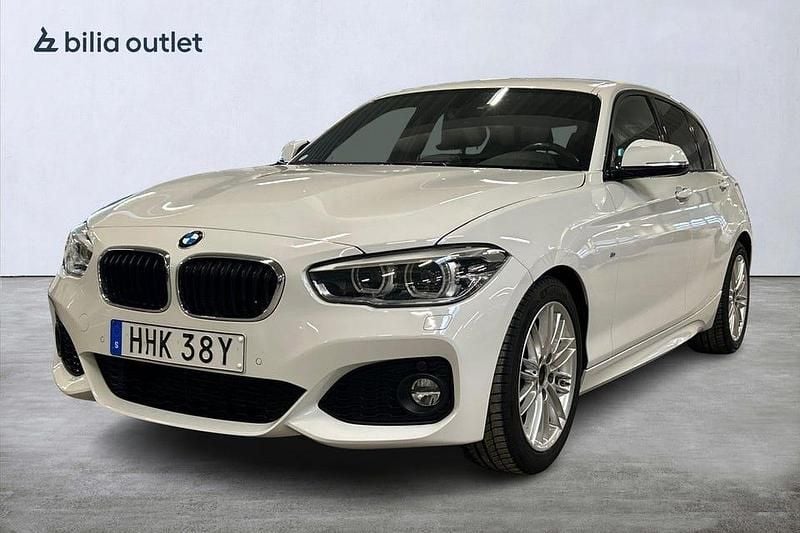 Vit Begagnad 2019 BMW 118 M Sport Halvkombi | 194 900 kr (Marknadspris) - Bild 1/3