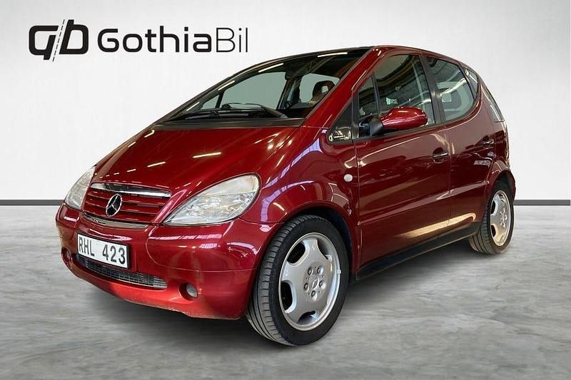 Röd Begagnad 2000 Mercedes A190 Elegance Halvkombi | 39 900 kr - Bild 1/4