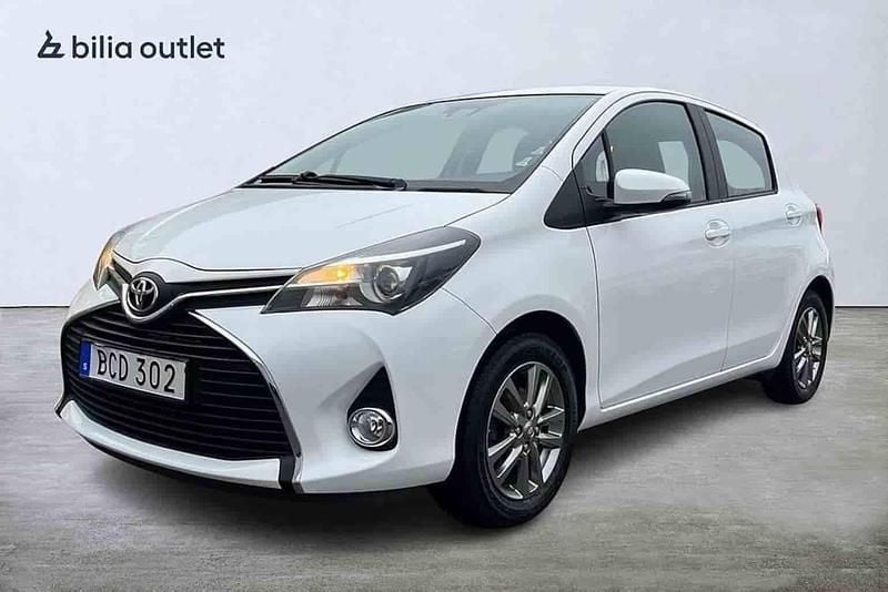 Vit Begagnad 2016 Toyota Yaris Halvkombi | 129 900 kr (Marknadspris) - Bild 1/1