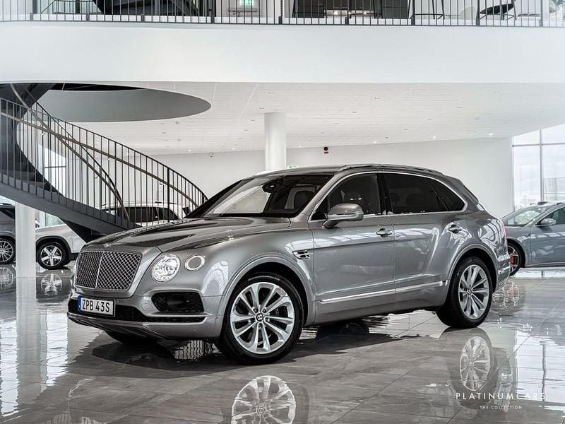 Silver Begagnad 2017 Bentley Bentayga SUV | 999 000 kr - Bild 1/4