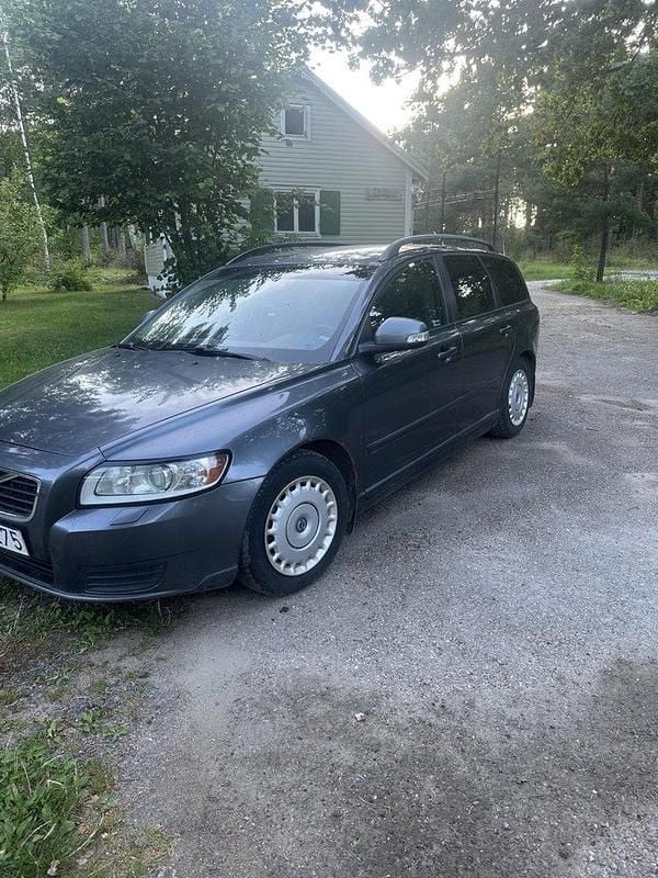 Grå Begagnad 2011 Volvo V50 Kombi | 34 000 kr (Superpris) - Bild 1/2