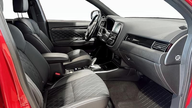 Begagnad Mitsubishi Outlander P-HEV 177 HK (130 kW) 2019 Röd Kombi