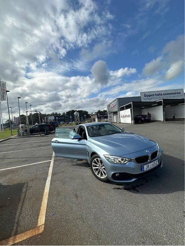 Blå Begagnad 2014 BMW 420 Sport Line Sportkupé | 149 000 kr (Dyr) - Bild 1/4