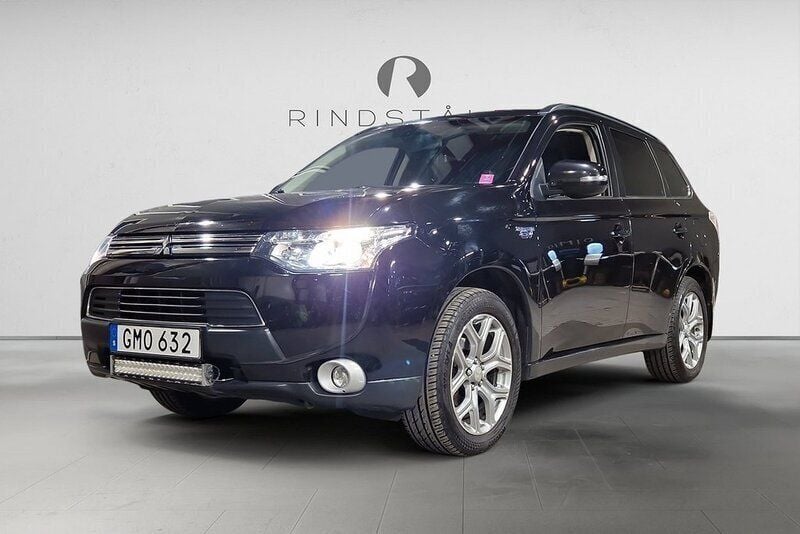 Svart Begagnad 2014 Mitsubishi Outlander P-HEV SUV | 124 900 kr (Bra pris) - Bild 1/3