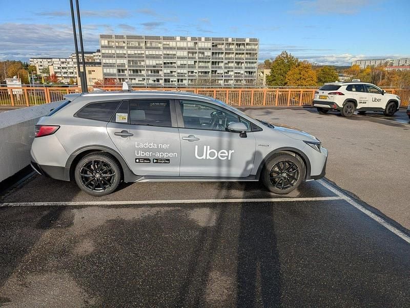 Begagnad 2022 Toyota Corolla Cross SUV | 190 000 kr - Bild 1/2