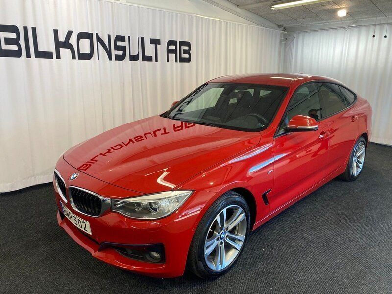 Röd Begagnad 2014 BMW 330 Gran Turismo Sport Line Halvkombi | 189 000 kr - Bild 1/4