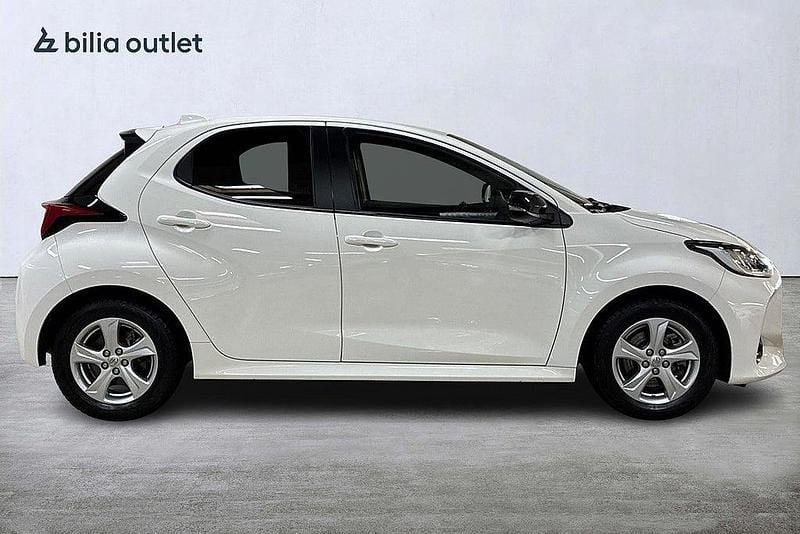 Begagnad Toyota Yaris Hybrid Style 116 HK (85 kW) 2022 Vit Halvkombi