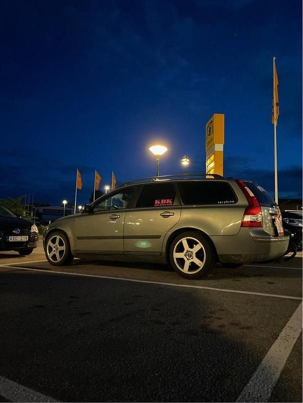 Begagnad 2005 Volvo V50 Kombi | 35 000 kr - Bild 1/4