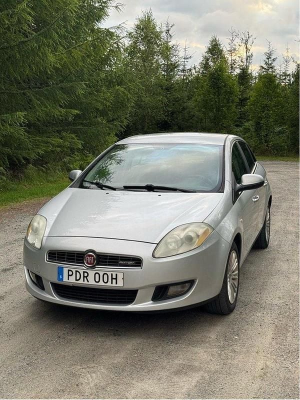 Silver Begagnad 2008 Fiat Bravo Halvkombi | 18 000 kr - Bild 1/4